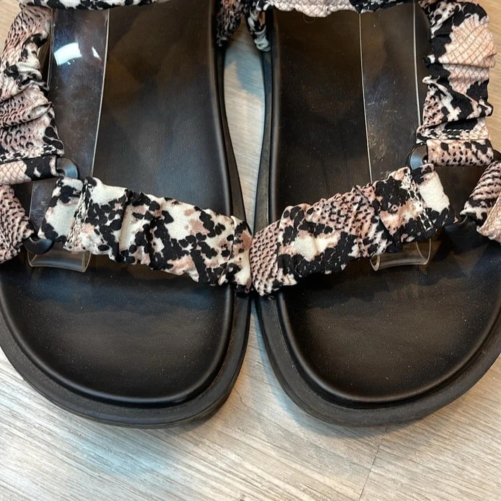 14th and Union Kylie Sandals Snake Print Size 7
